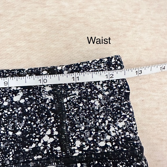 Lululemon Women’s Athelica Black Midi Rise Leggings Size 6 - Picture 9 of 12